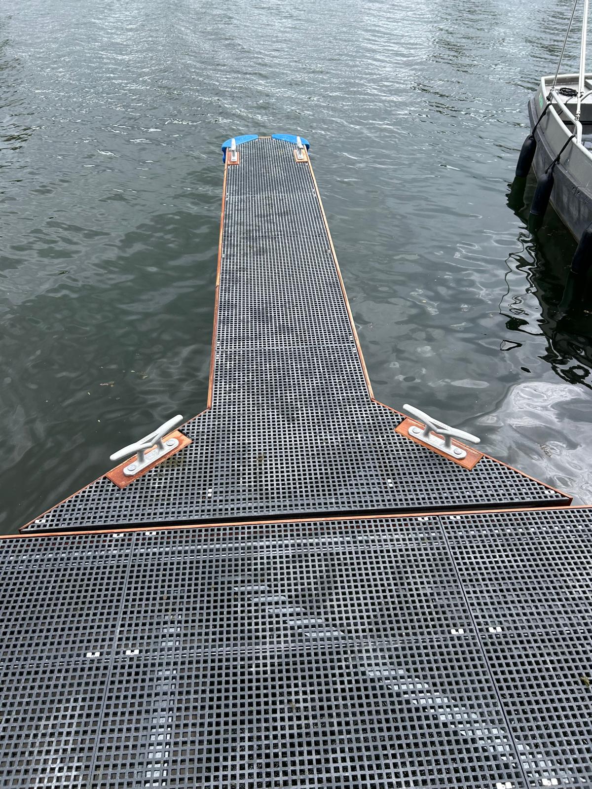 Vingerpieren met antislip Geveka roosters, onderdeel van Walcon Systeem 21 steiger